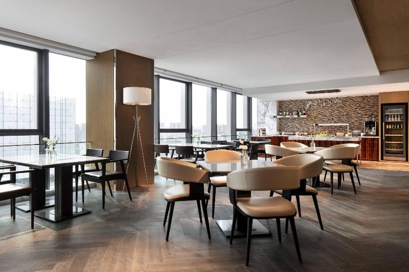 带大床的标准工作室, Ac Hotel By Marriott Boston Cleveland Circle