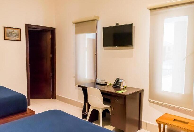 デラックストリプルルーム, Agualcas