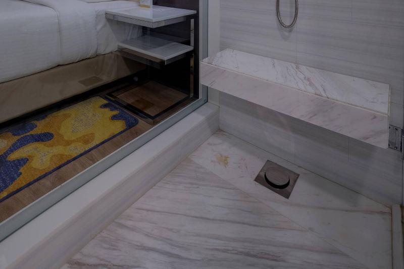 스탠다드 룸 킹사이즈 침대, Courtyard By Marriott Surat