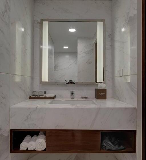 스탠다드 스튜디오, Courtyard By Marriott Surat