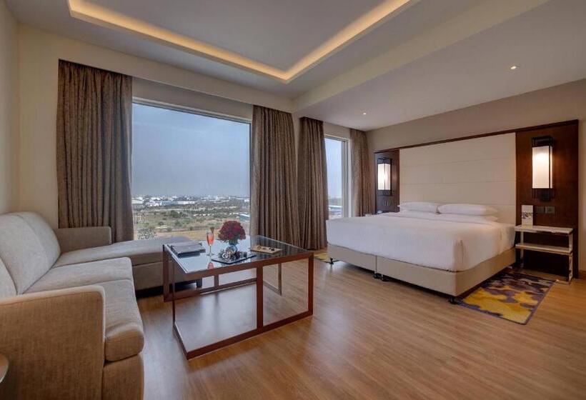 标准工作室, Courtyard By Marriott Surat