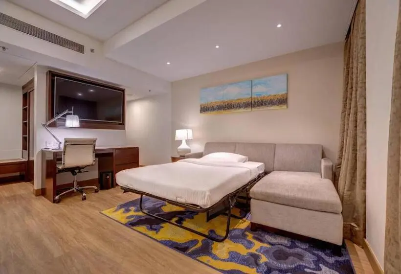 スタンダードスタジオ, Courtyard By Marriott Surat
