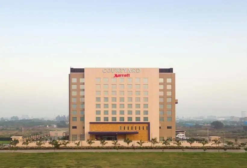 クイーンベッドのデラックスルーム, Courtyard By Marriott Surat