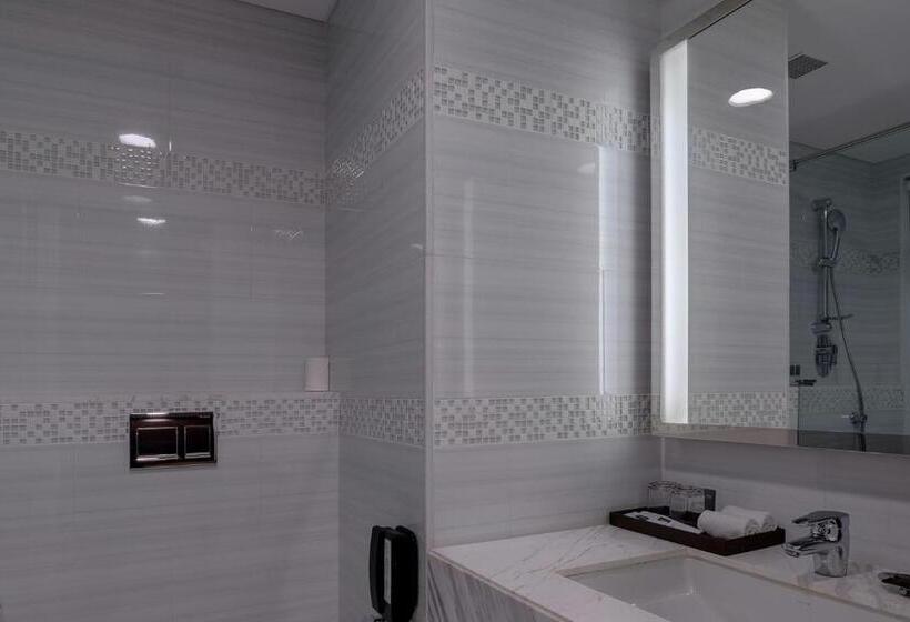 이그제큐티브 룸 킹사이즈 침대, Courtyard By Marriott Surat