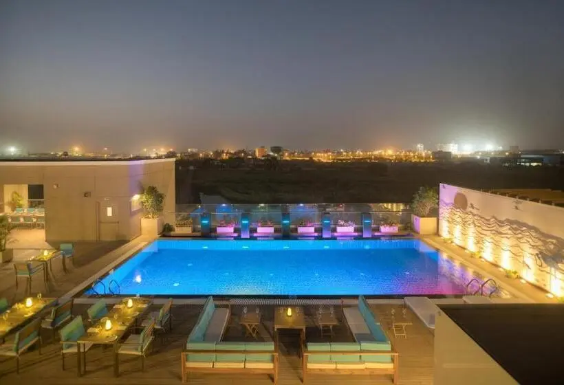 キングサイズベッドのエクゼクティブルーム, Courtyard By Marriott Surat