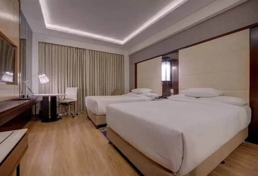 クイーンサイズベッドのエクゼクティブルーム, Courtyard By Marriott Surat