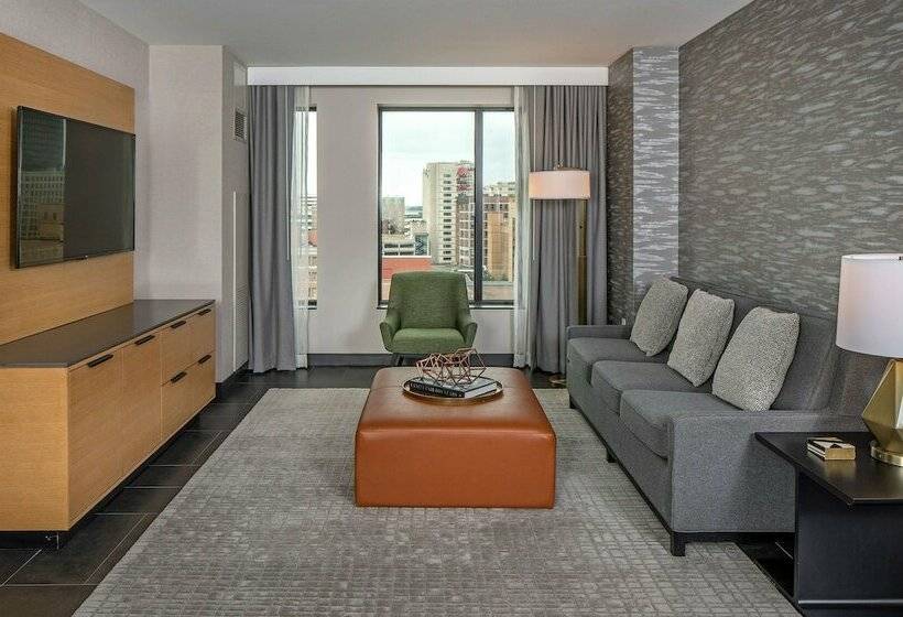 디럭스 스위트, Hilton Des Moines Downtown