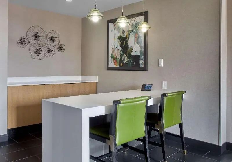 سوئیت با چشم‌انداز, Hilton Des Moines Downtown