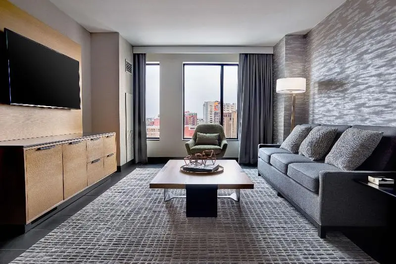 سوئیت با چشم‌انداز, Hilton Des Moines Downtown