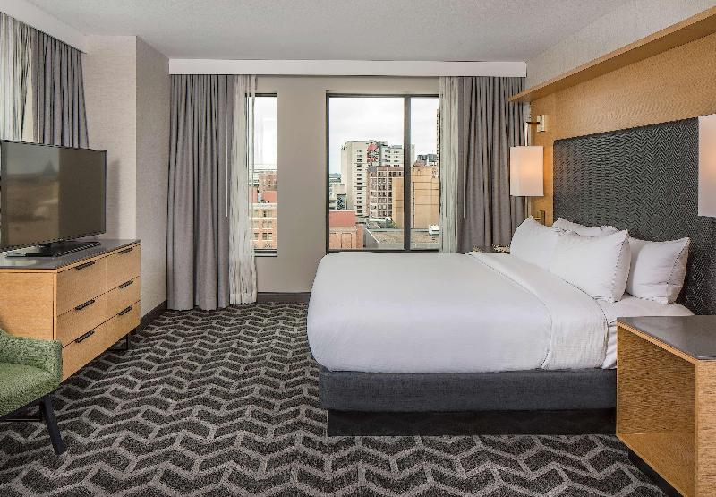 전망 스위트, Hilton Des Moines Downtown