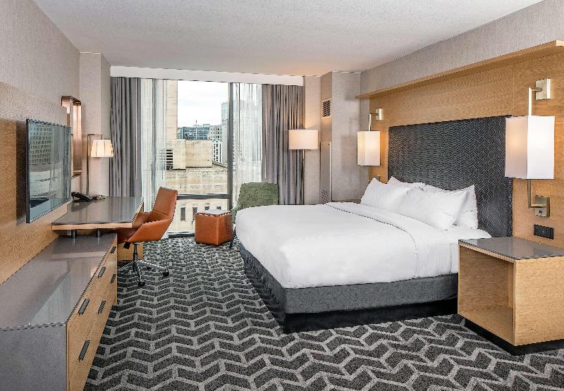 스탠다드 룸 킹사이즈 침대, Hilton Des Moines Downtown