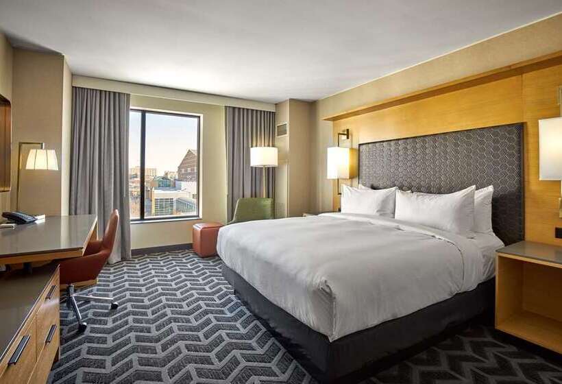 景色の見えるスイートルーム, Hilton Des Moines Downtown