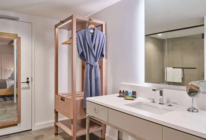 سوئیت با چشم‌انداز, Hilton Des Moines Downtown