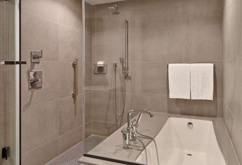 전망 스위트, Hilton Des Moines Downtown