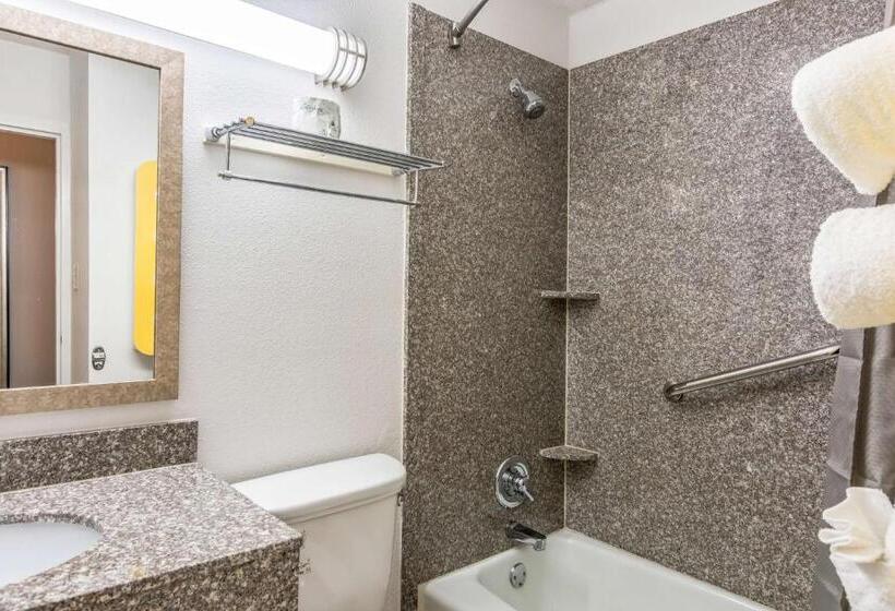 장애인을 위한 스탠다드 룸, Motel 6petersburg, Va  Fort Lee