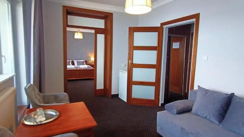 オーシャンビュースイート, Wodnik Twój Hotel Z Widokiem Na Morze