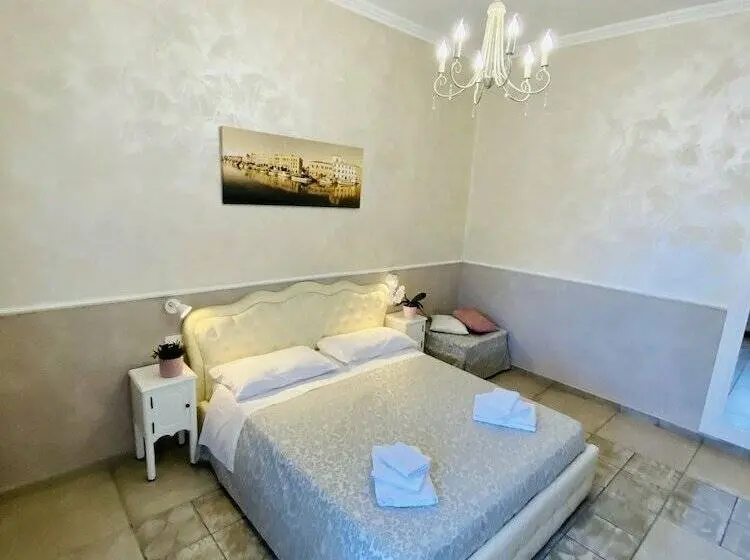 Deluxe Kolmen Hengen Huone, Domus Valadier B&b Guesthouse