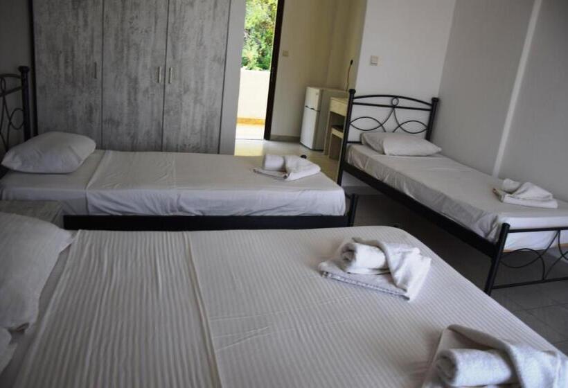 패밀리 룸, Jenny