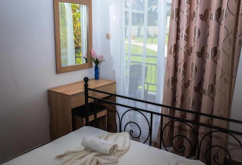 패밀리 스위트, Jenny