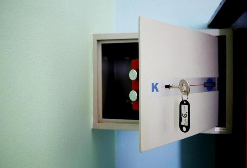 استودیوی استاندارد با تخت دوبل, Plubis Studios