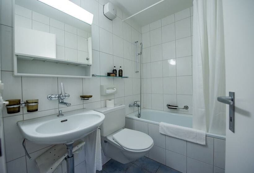 标准单人间, Restaurant La Siala