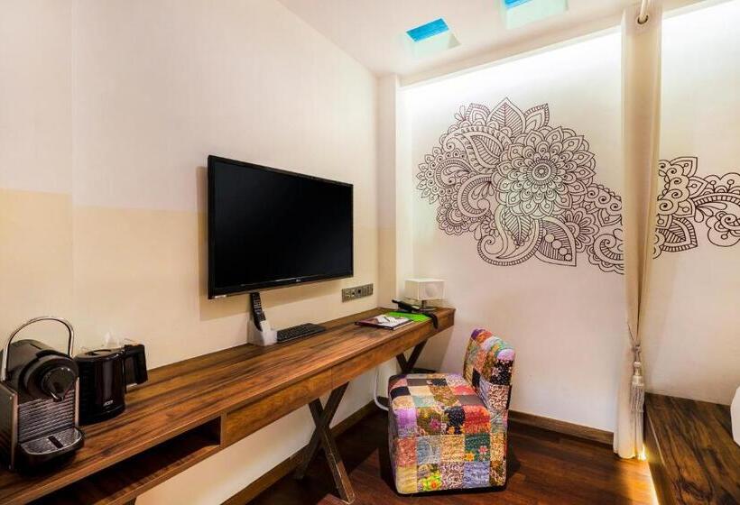 اتاق لوکس, The Daulat By Hotel Calmo