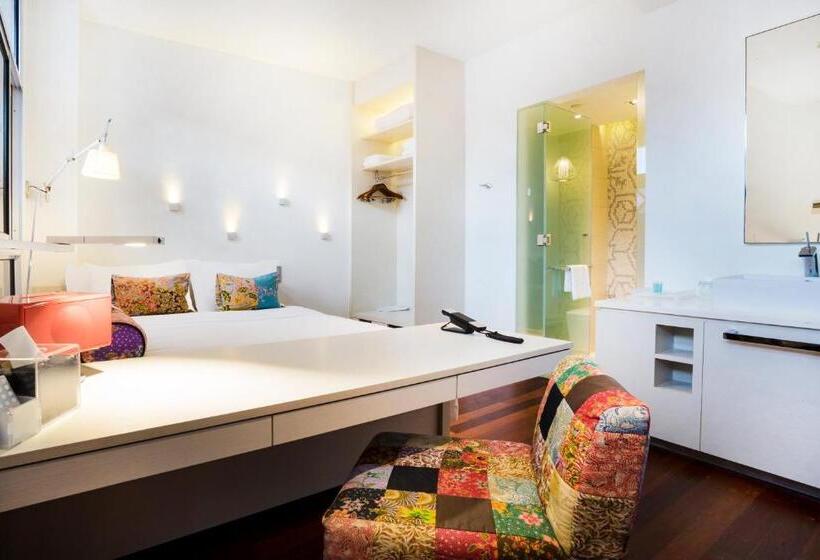 اتاق لوکس با بالکن, The Daulat By Hotel Calmo