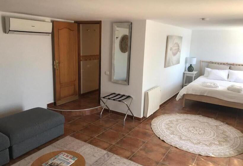 جناح جونيور مطلّ علي حمام السباحة, Casa Mallarenga Rooms