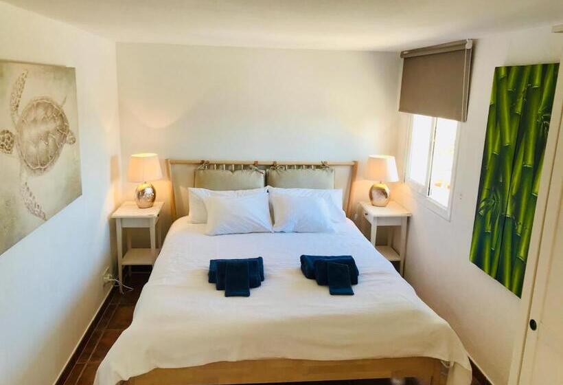 جناح جونيور مطلّ علي حمام السباحة, Casa Mallarenga Rooms