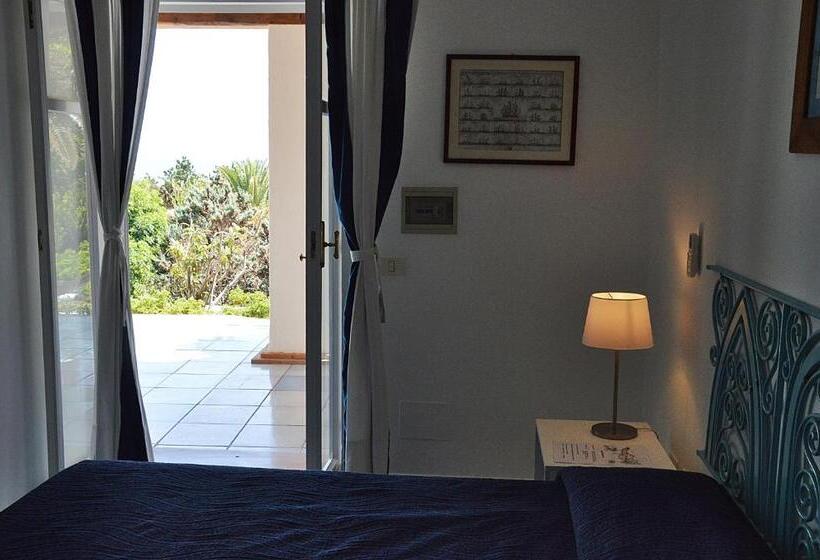 غرفة قياسية مطلّة علي البحر, Agave E Ginestra