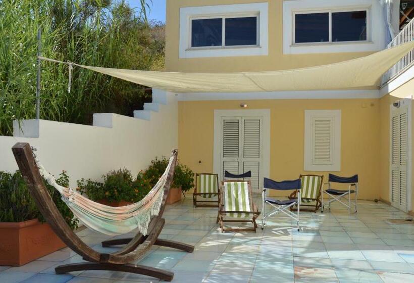 غرفة عائلية, Agave E Ginestra