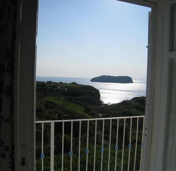 غرفة قياسية مطلّة علي البحر, Agave E Ginestra