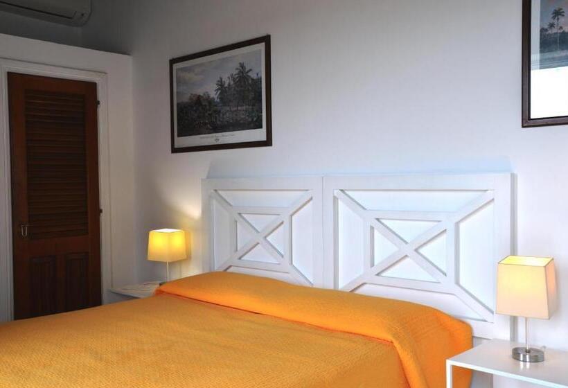 غرفة قياسية مطلّة علي البحر, Agave E Ginestra