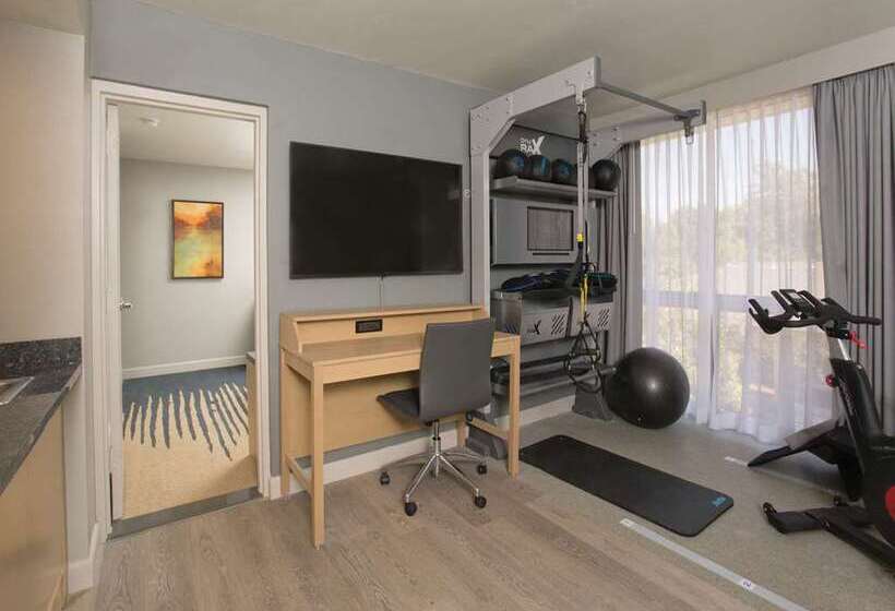 Люкс Кровать Кинг, Homewood Suites By Hilton Conroe