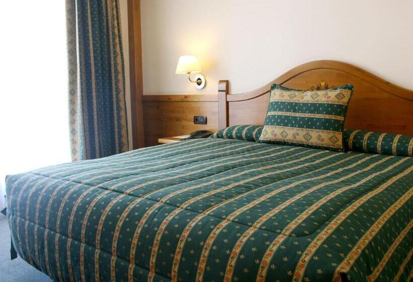 اتاق استاندارد با چشمانداز کوهستان, Sport Hotel Village