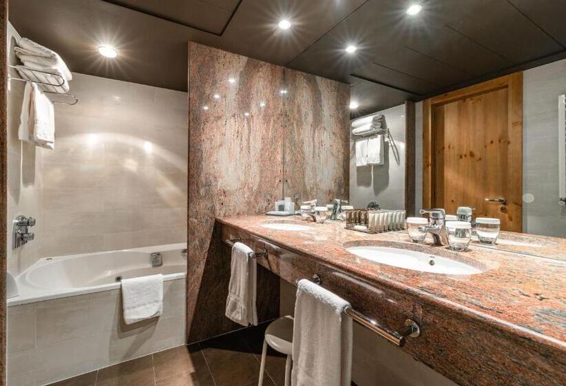 سوییت جونیور, Sport Hotel Village