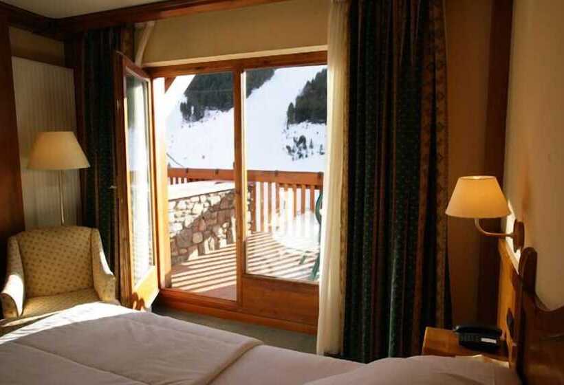 اتاق استاندارد با چشم‌انداز کوهستان, Sport Hotel Village