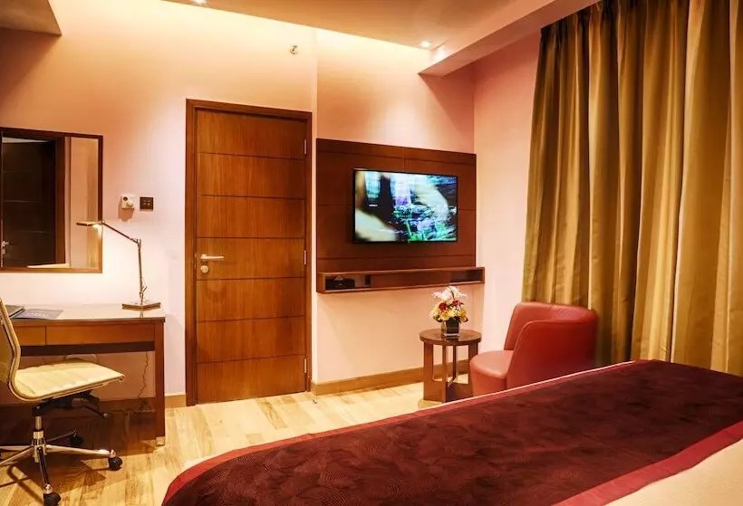 سوییت لوکس, Rose Park Hotel   Al Barsha, Opposite Metro Station