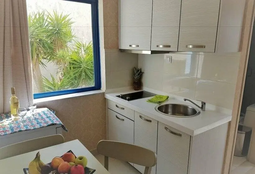 スタンダードスタジオ, Galazio Beach Resort