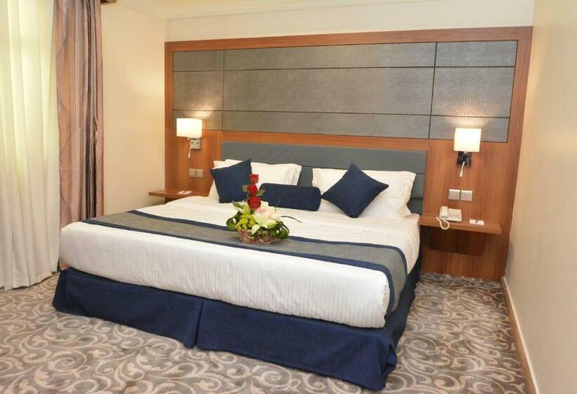 주니어 스위트, Grandeur East