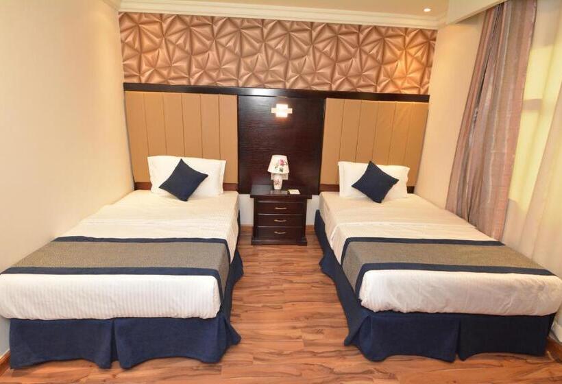 주니어 스위트, Grandeur East