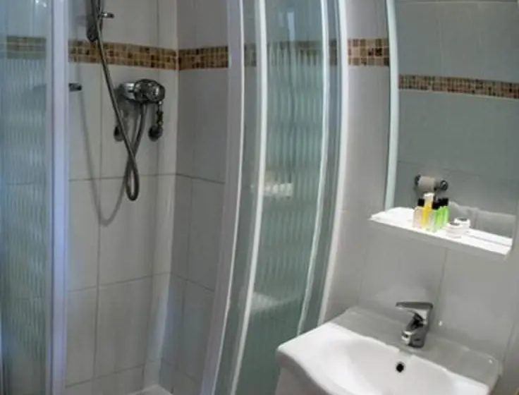 Habitación Estàndard Individual, Thomas James