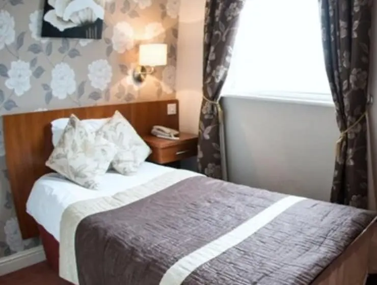 Habitación Estàndard Individual, Thomas James