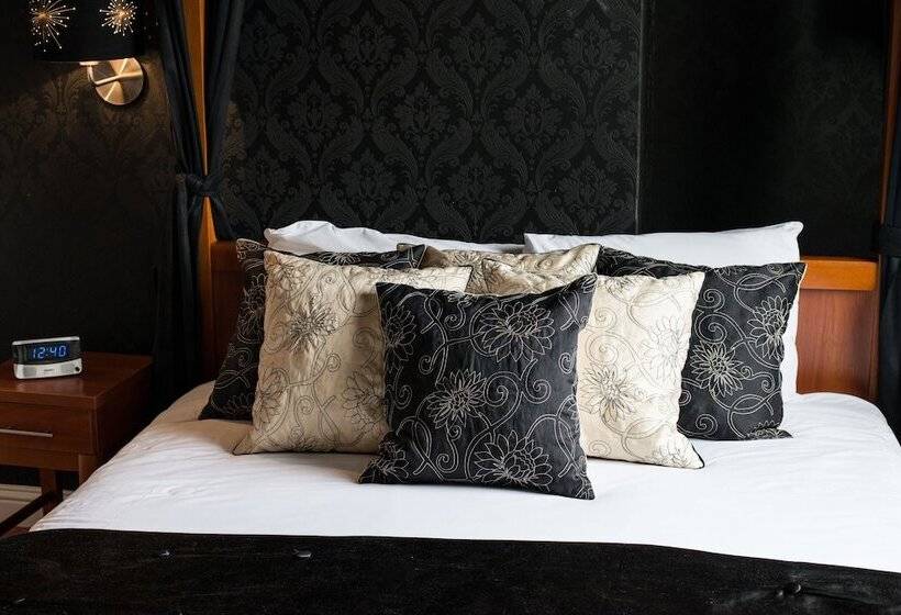 חדר סטנדרט, Thomas James