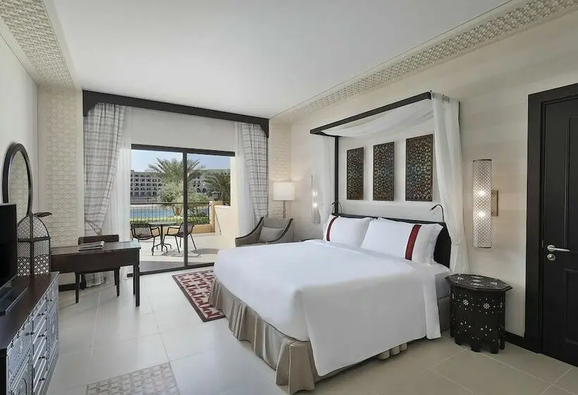 プールの見えるスーペリアルーム, Al Manara, A Luxury Collection Hotel, Aqaba