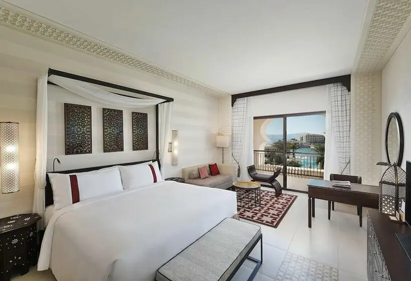 プールの見えるスーペリアルーム, Al Manara, A Luxury Collection Hotel, Aqaba