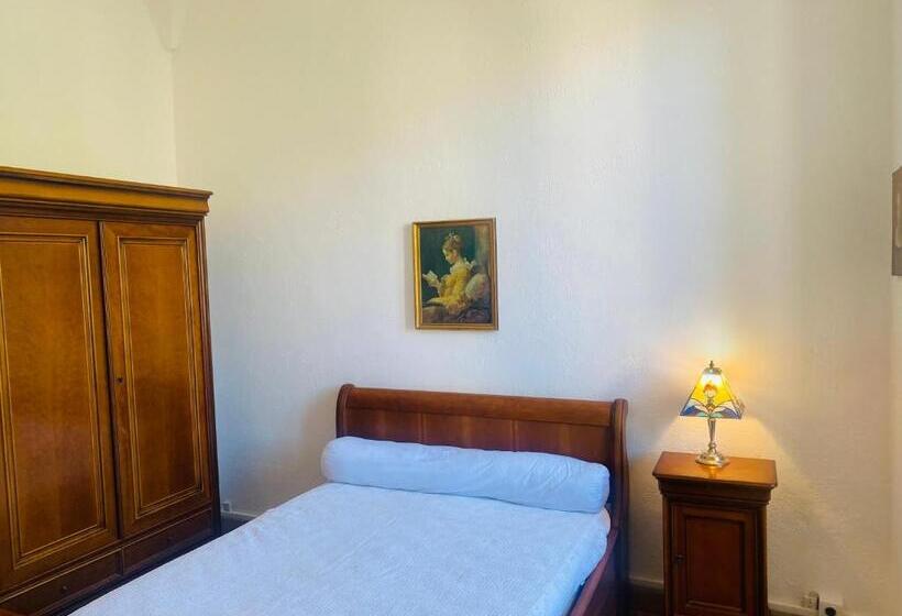 Апартаменты 1 Спальня, A Spelunca