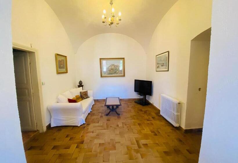 Апартаменты 1 Спальня, A Spelunca