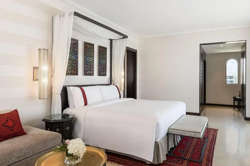 Suite King Bed