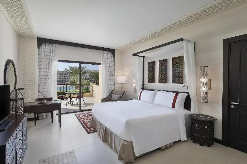 プールの見えるスーペリアルーム, Al Manara, A Luxury Collection Hotel, Aqaba